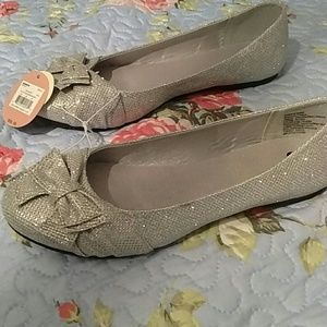 Adorable Silver flats Brand new